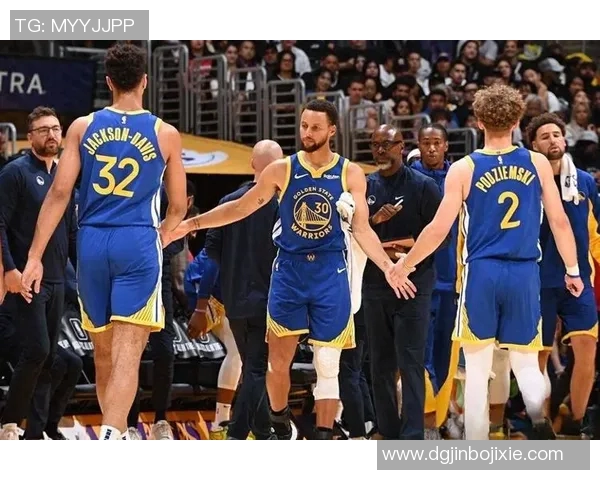 勇士队全场精彩回放分析与比赛亮点总结