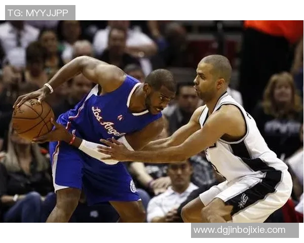 快船与独行侠的黑白对决揭示篮球战术与激情的碰撞